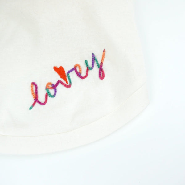 画像をギャラリービューアに読み込む, LOVEY♡刺繍Tシャツ(オフ)