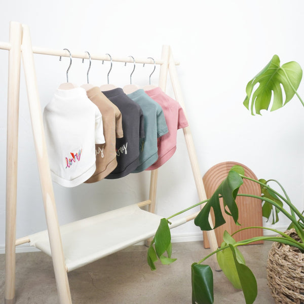 画像をギャラリービューアに読み込む, LOVEY♡刺繍Tシャツ(オフ)